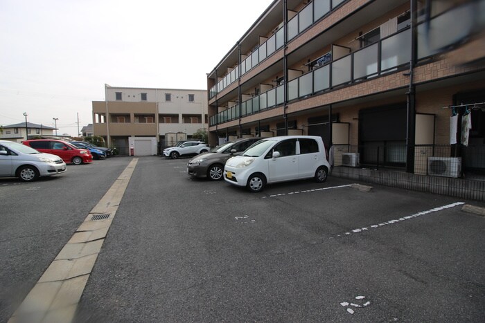 物件外観写真2　(駐車場)