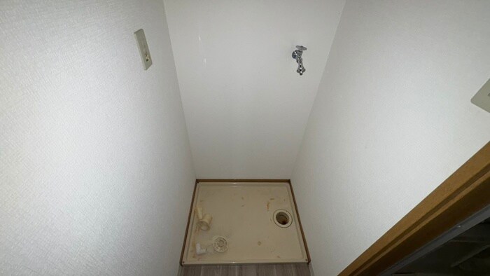 物件内観写真13　(洗濯機置場)