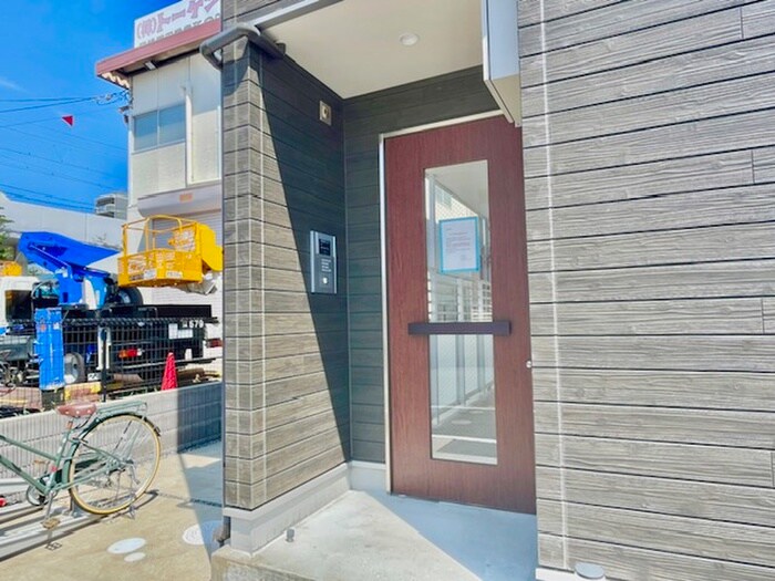 物件外観写真4　(エントランス部分)