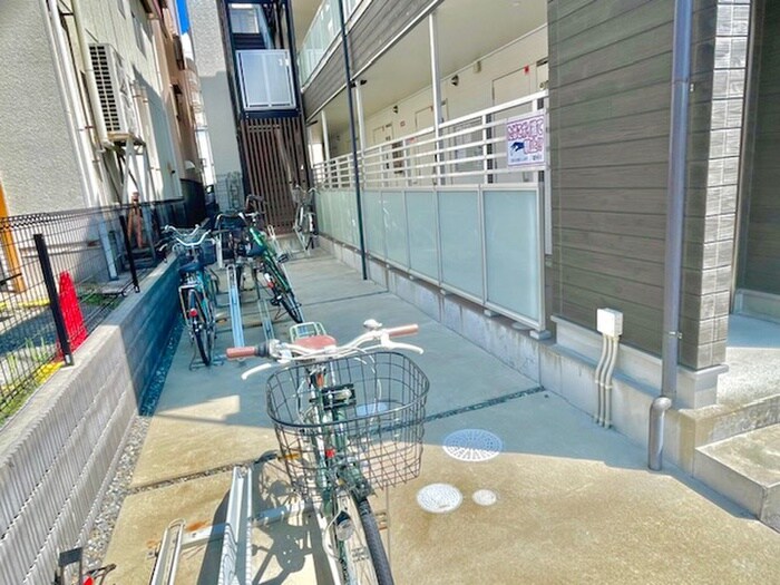 物件外観写真5　(駐輪場)