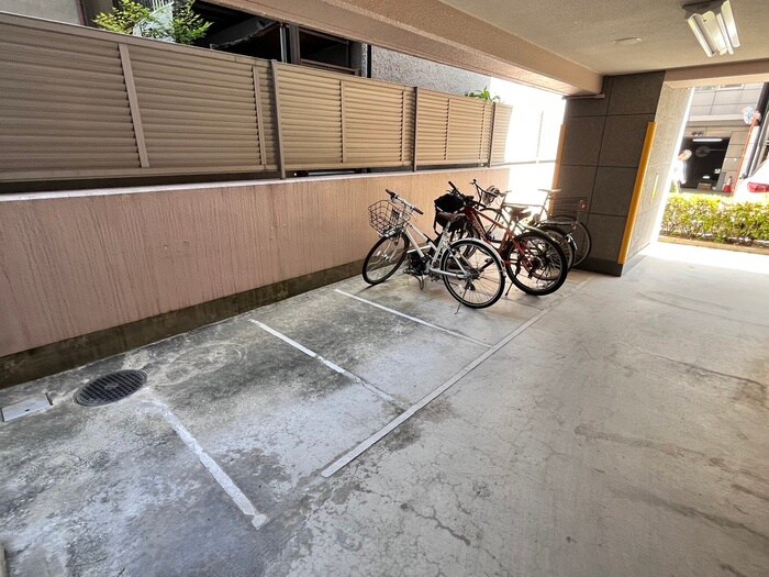 物件外観写真3　(駐輪場)
