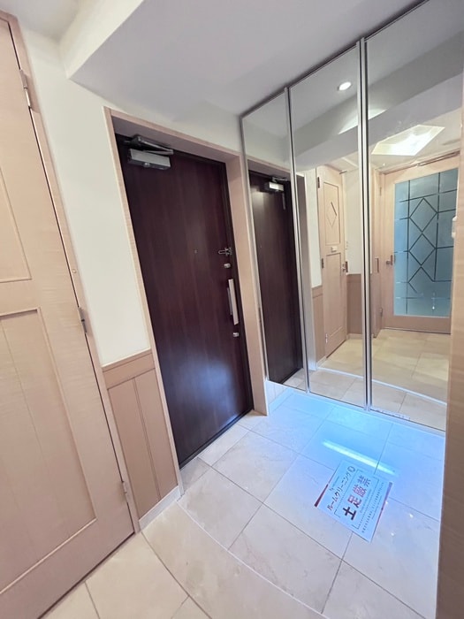 物件内観写真12　(玄関)