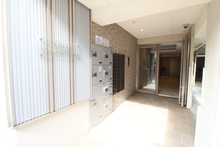 物件外観写真2　(エントランス部分)