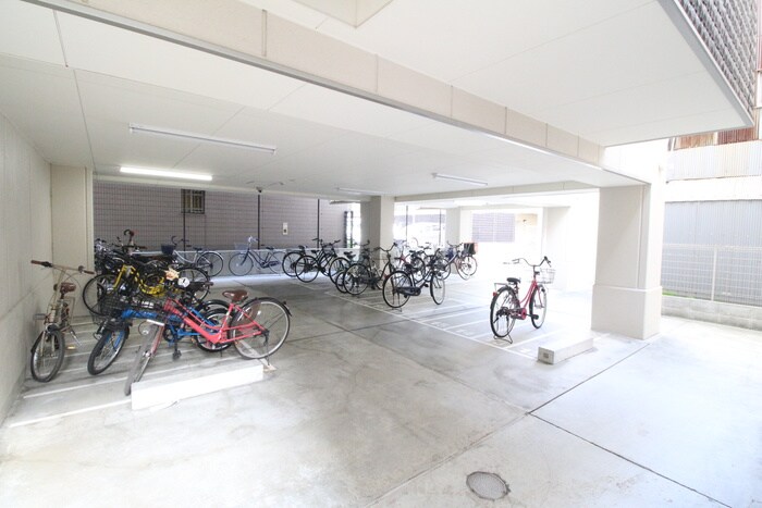 物件外観写真3　(駐輪場)