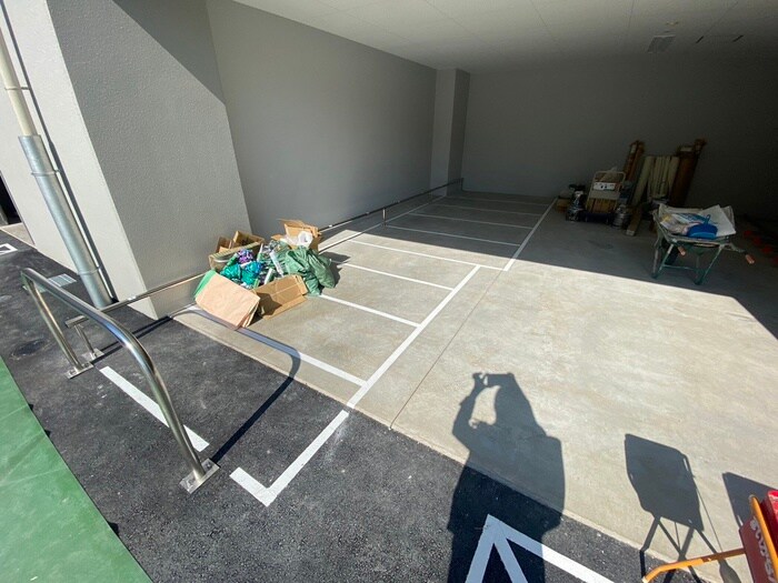 物件外観写真5　(バイク置き場)