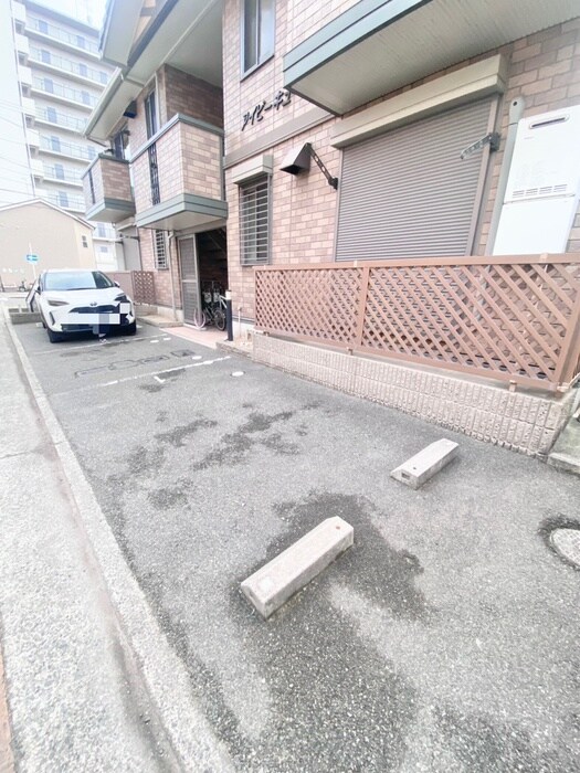 物件外観写真5　(駐車場)