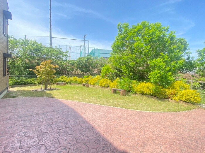 物件外観写真5　(エントランス部分)