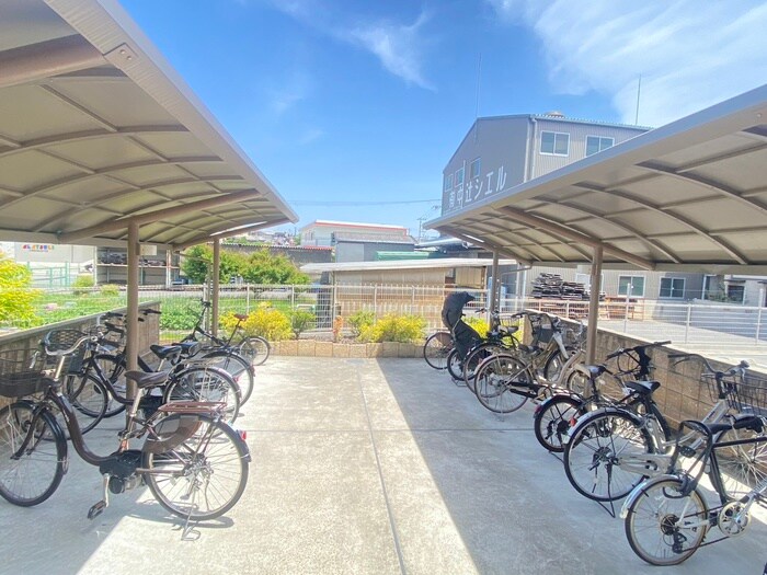 物件外観写真6　(駐輪場)