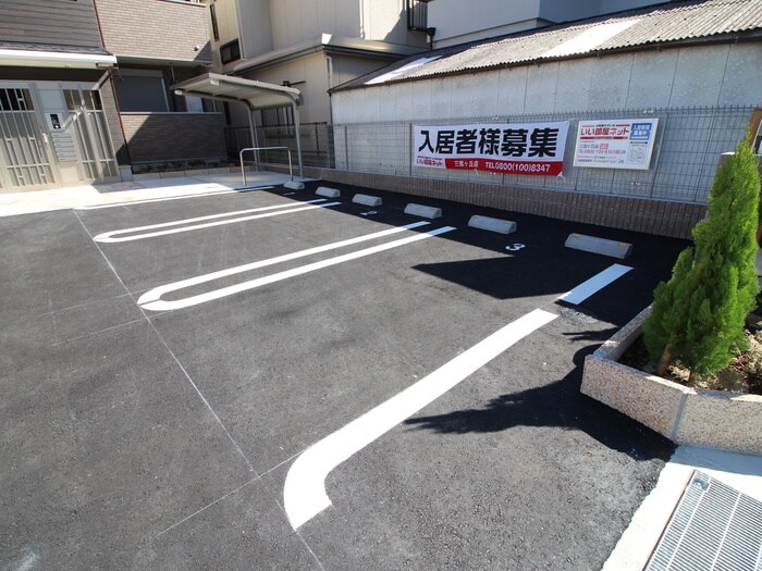 物件外観写真5　(駐車場)