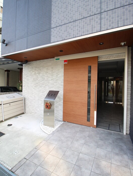 物件外観写真2　(エントランス部分)