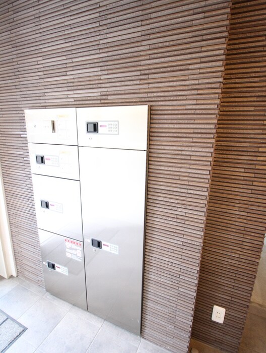 物件外観写真4　(エントランス部分)