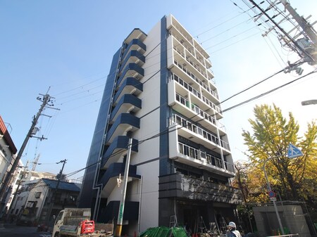 ﾌﾟﾚｻﾝｽOSAKA西中島ﾘｴｿﾞﾝ外観写真