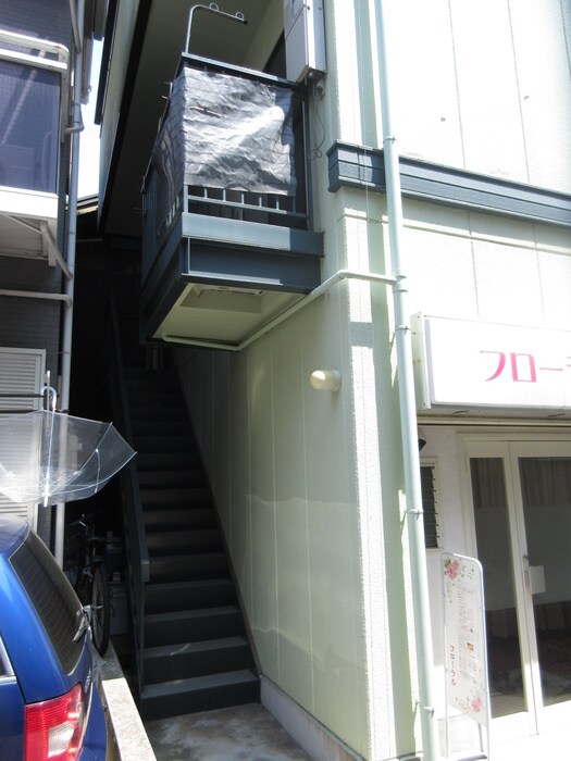 物件外観写真3　(エントランス部分)