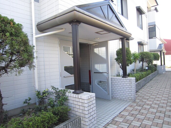 物件外観写真3　(エントランス部分)