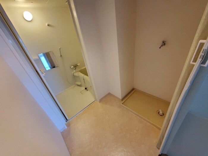 物件内観写真17　(洗濯機置場)