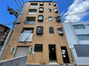 ロイヤルライフ八坂外観写真