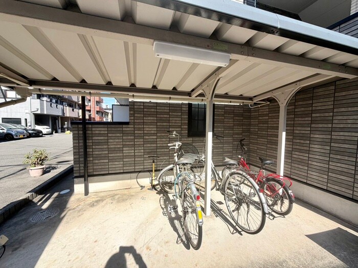 物件外観写真4　(駐輪場)