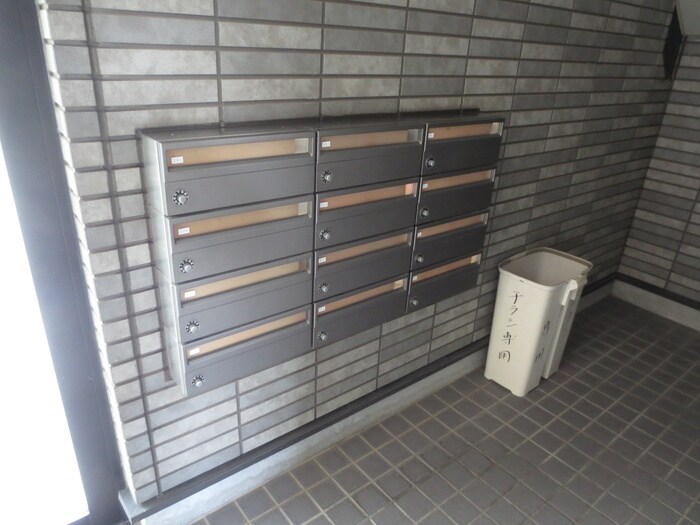 物件外観写真5　(バイク置き場)