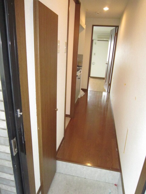 物件内観写真12　(玄関)