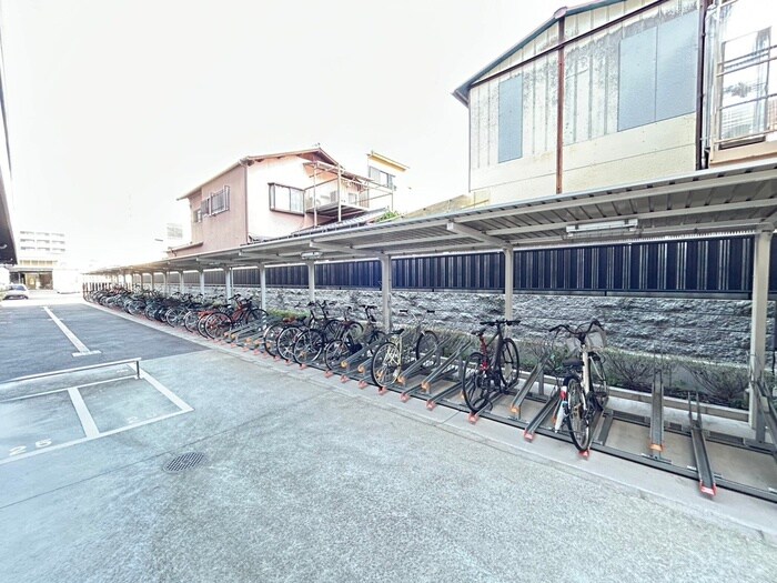 物件外観写真2　(駐輪場)
