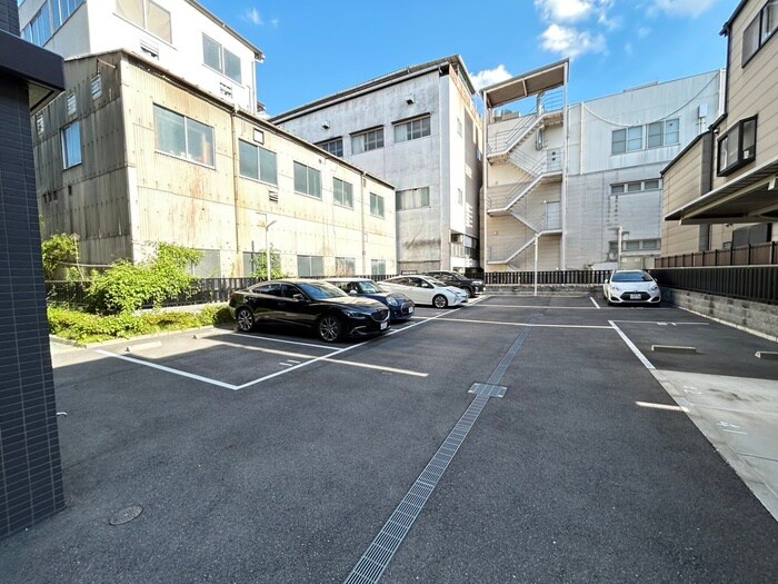 物件外観写真3　(駐車場)
