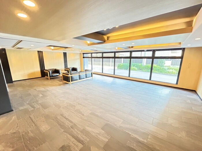 物件外観写真4　(エントランス部分)