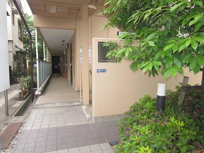 物件外観写真3　(エントランス部分)