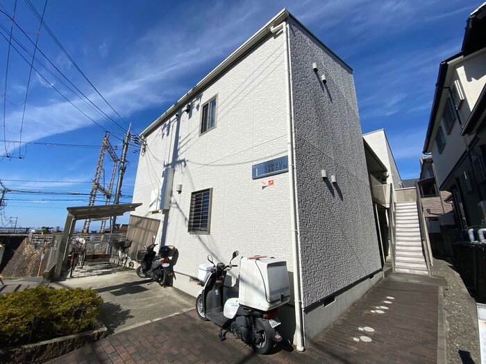 物件外観写真2　(バイク置き場)