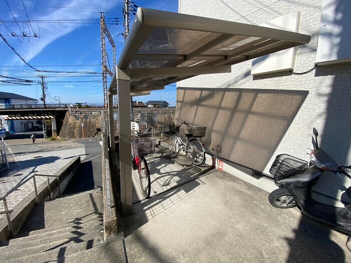物件外観写真3　(駐輪場)
