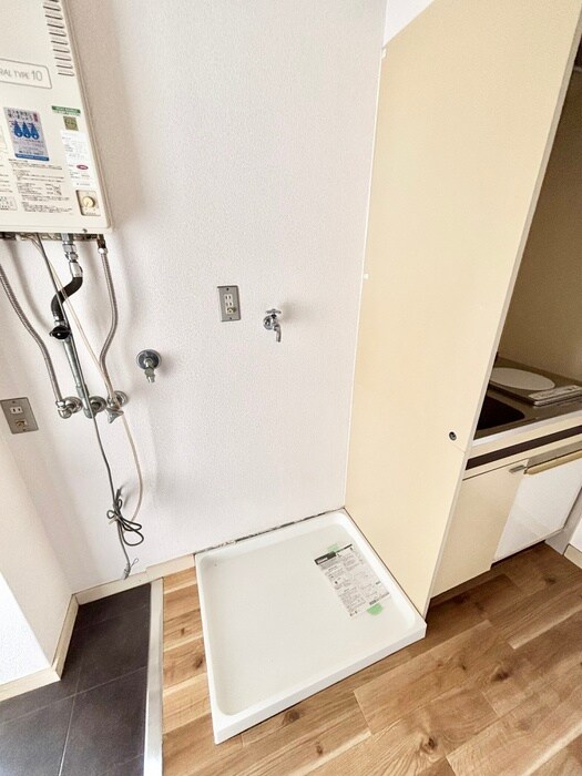 物件内観写真7　(洗濯機置場)