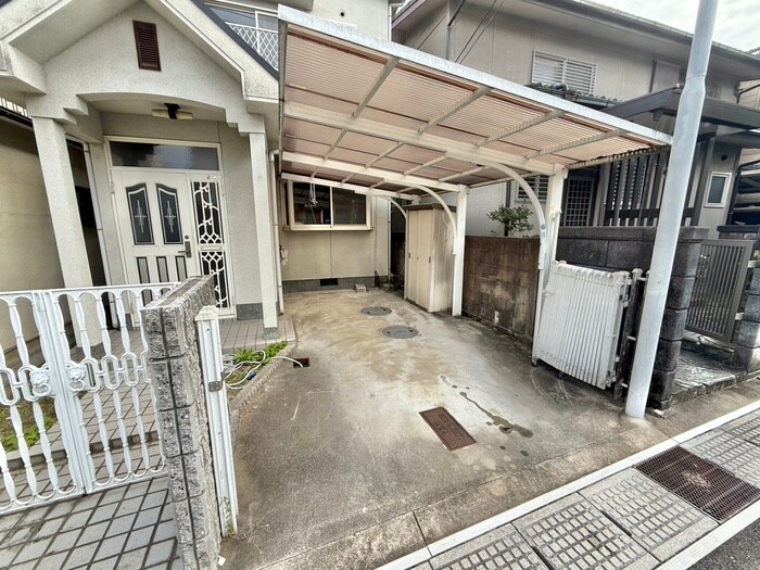 物件外観写真3　(駐車場)