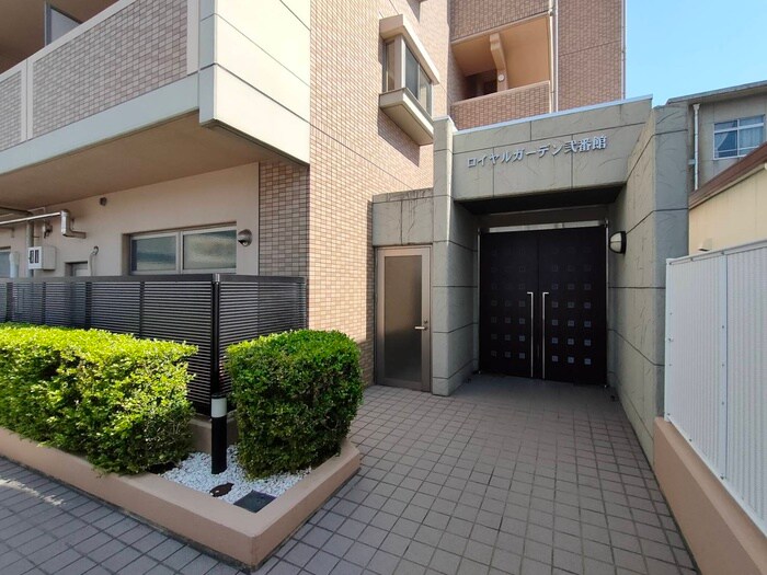 物件外観写真4　(エントランス部分)