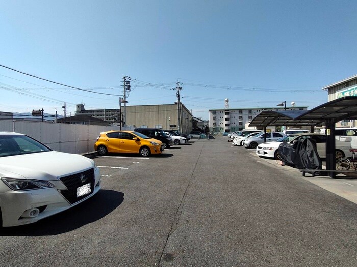 物件外観写真5　(駐車場)