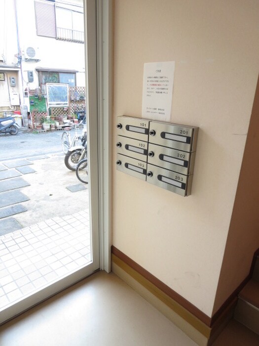 物件外観写真3　(エントランス部分)