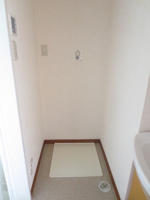 物件内観写真10　(洗濯機置場)