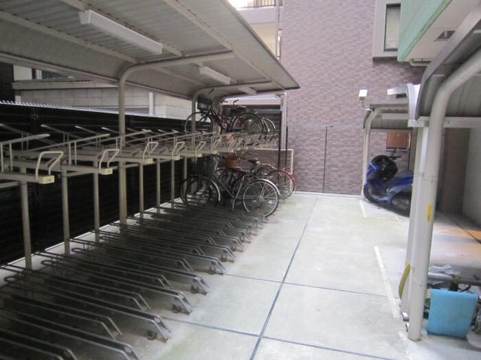 物件外観写真4　(駐輪場)