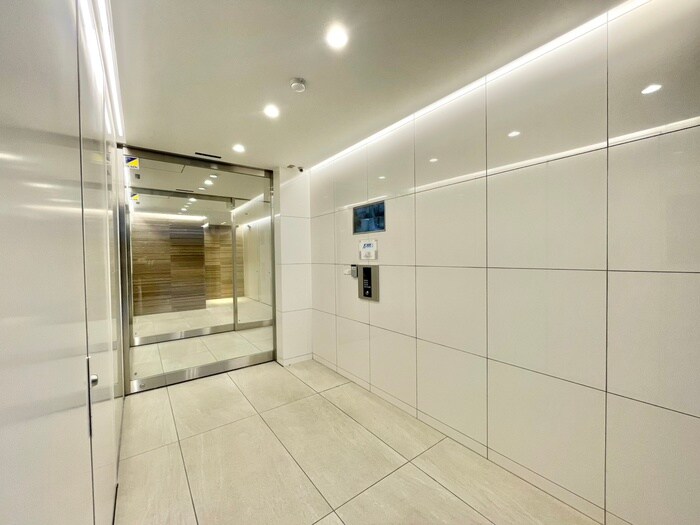 物件外観写真3　(エントランス部分)