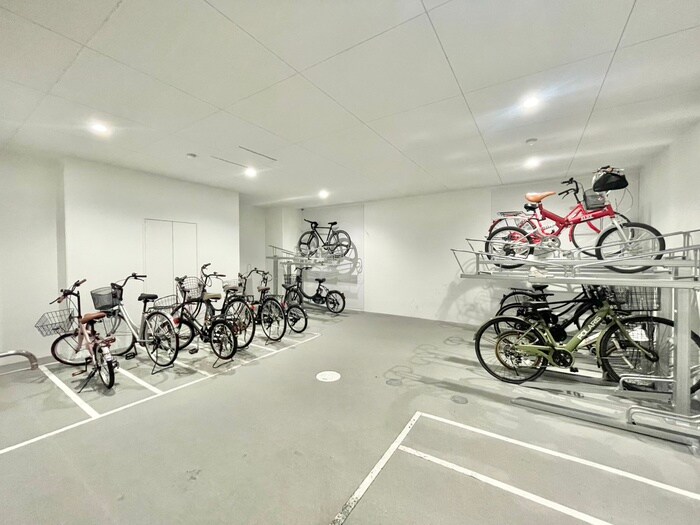 物件外観写真4　(駐輪場)