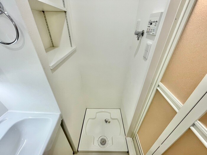 物件内観写真17　(洗濯機置場)