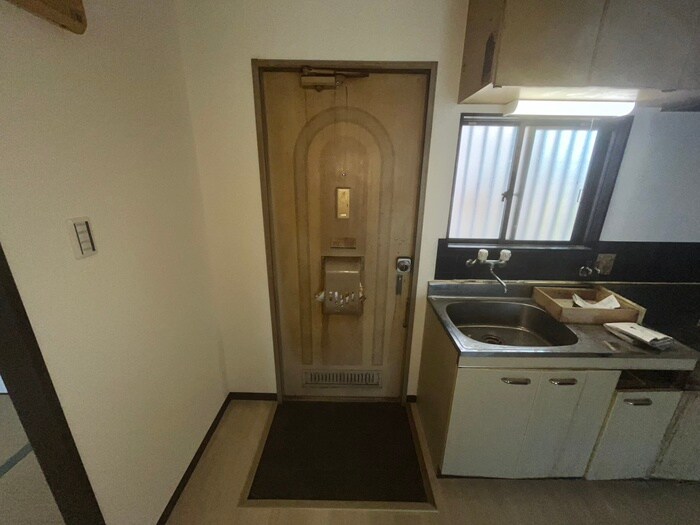 物件内観写真7　(玄関)
