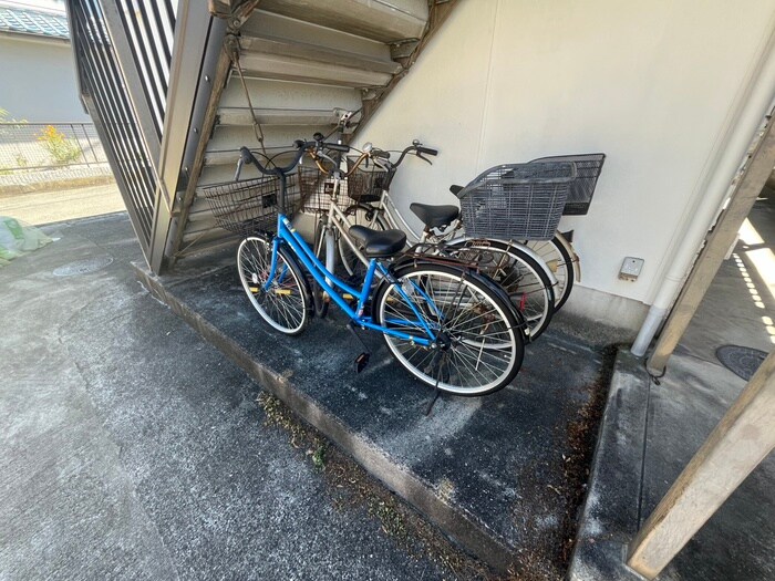 物件外観写真4　(駐車場)