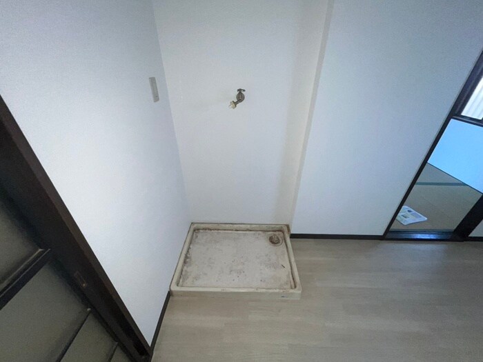 物件内観写真12　(洗濯機置場)