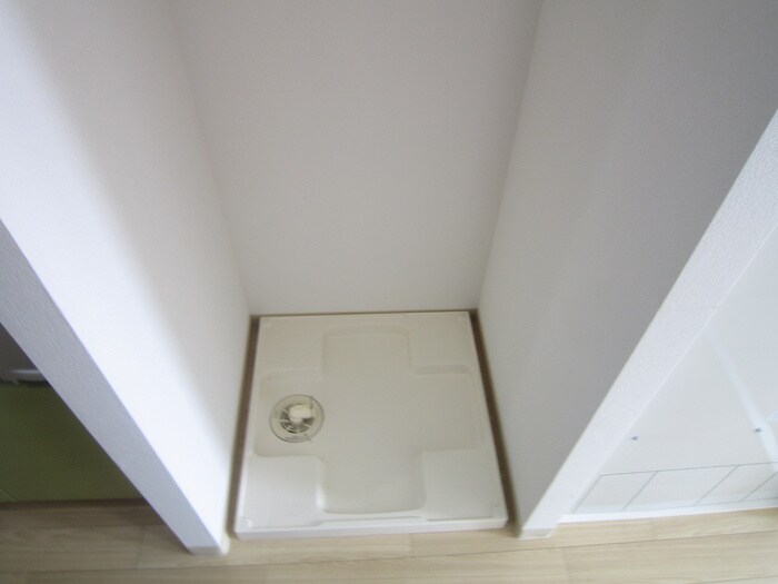 物件内観写真14　(洗濯機置場)