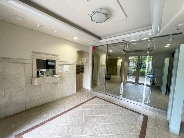 物件外観写真4　(エントランス部分)