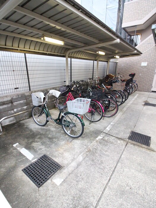 物件外観写真3　(駐輪場)