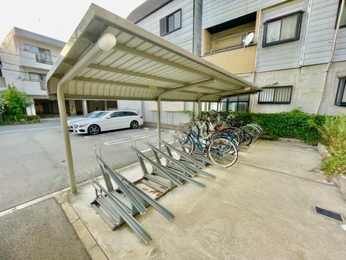 物件外観写真3　(駐輪場)