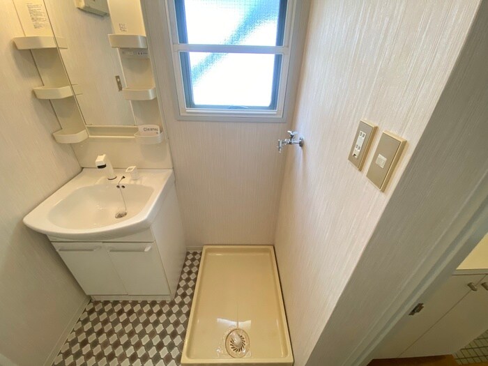 物件内観写真13　(洗濯機置場)