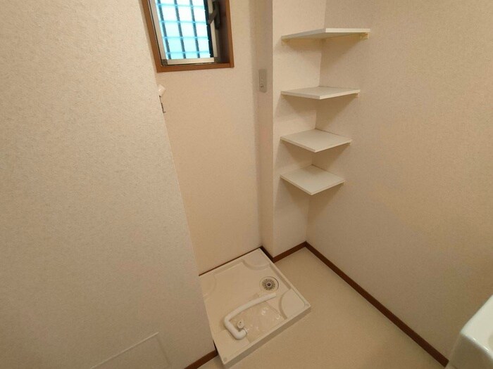 物件内観写真14　(洗濯機置場)