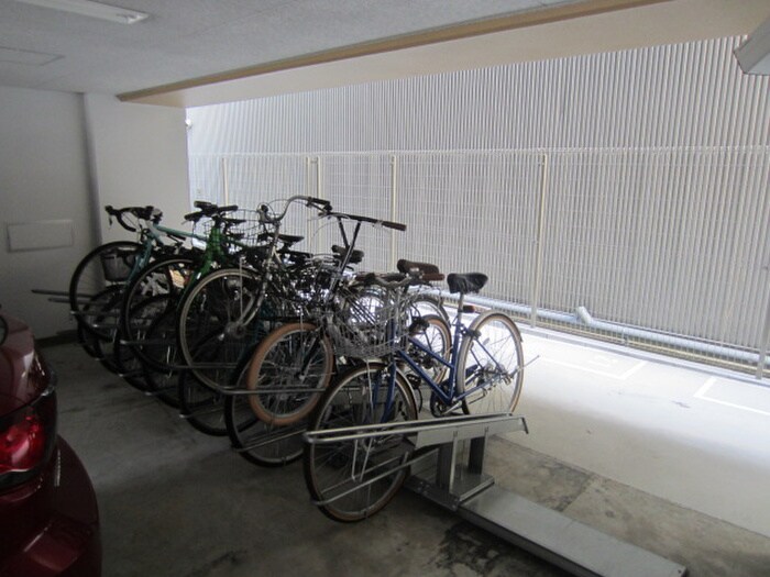 物件外観写真4　(駐輪場)