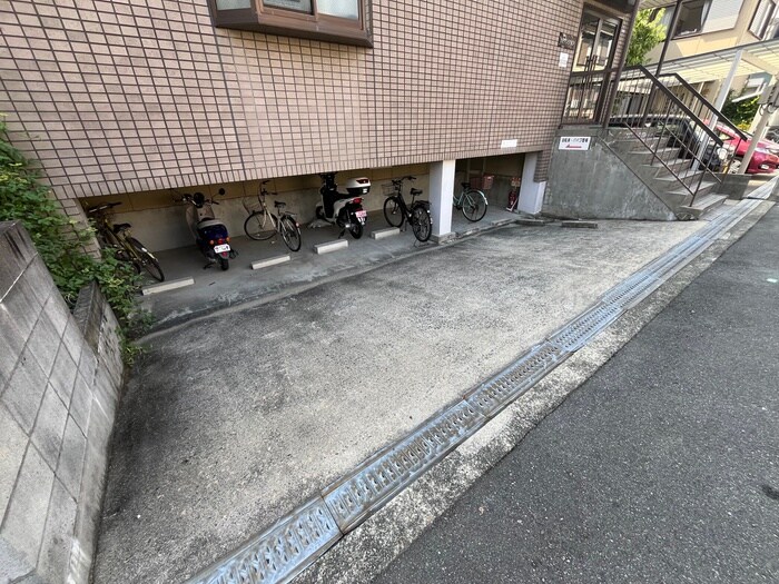 物件外観写真5　(駐輪場)